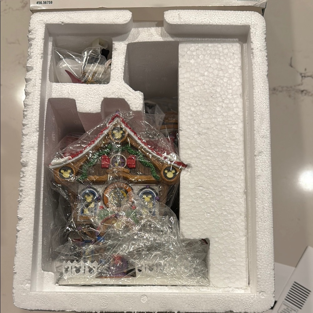 ❤️🎄❤️ Dept 56 | Mickey’s North Pole Holiday House | North Pole Series ❤️🎄❤️ - Picture 3 of 14